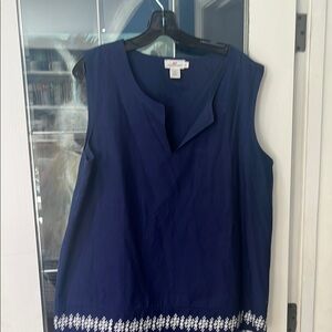 Vineyard Vines Navy Linen Top with White Embroidery. Lined
